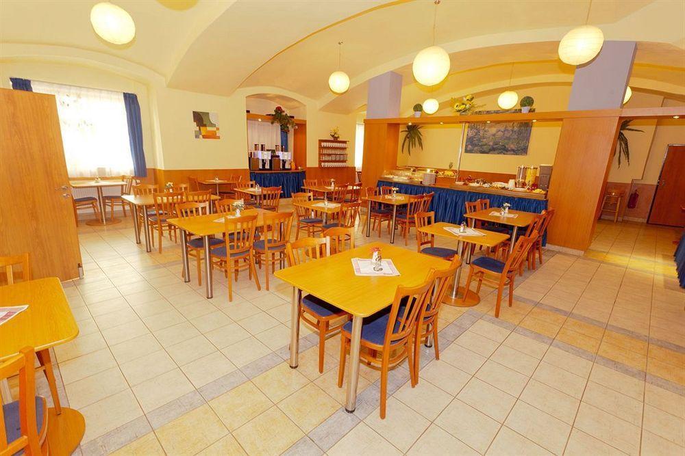 Adeba Hotel Prague Exterior photo